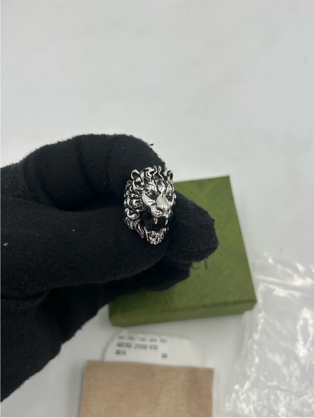 Unisex, Gucci, Lionhead, silver metal motif ring size 4 black Crystal made Italy